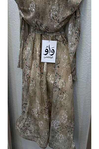 WOW An evening dress that embodies sophistication and quiet beauty, designed ...