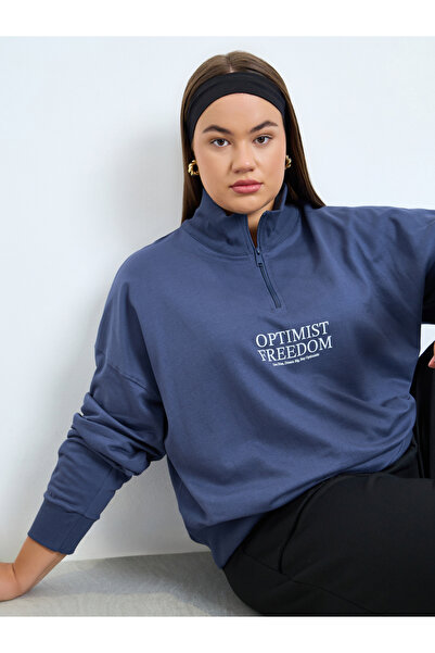 Styli Plus Size Regular Fit Slogan Half-Zip Sweatshirt