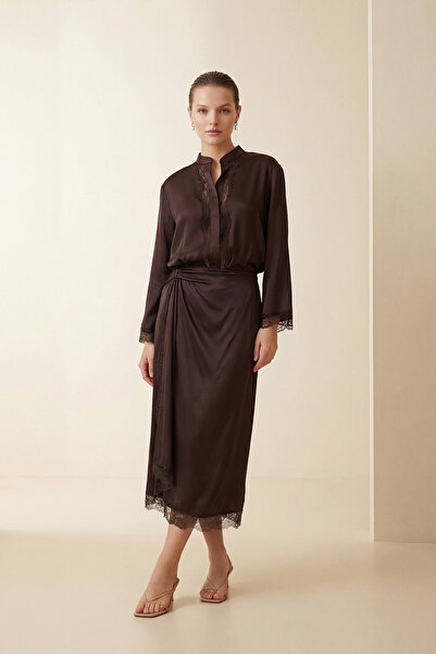 Setre Fusta elegantă maro închis cu șnur și detaliu din dantelă