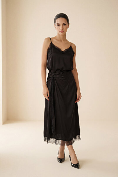 Setre Elegant skirt with black shirring and lace detail