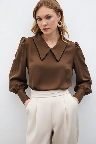 Sateen Pearl Collared Blouse - Brown