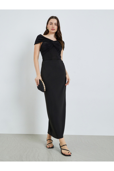 Styli Women Black Straight Fit Maxi Skirt with Slit