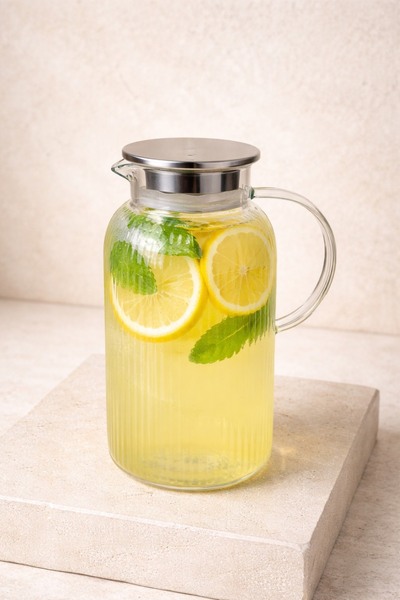 tutku home Metal Kapaklı Rölyefli Cam Sürahi - 1,8 Litre