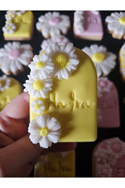 Mimosa Bakery İsimli Papatya Çiçek Pembe Sarı Papatya Konsept Şeker Hamurlu K...