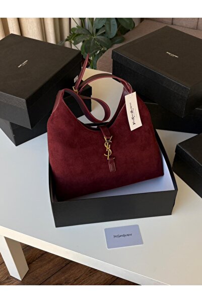 Generic Shoulder bag with accessories