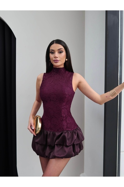 ESRAHELVACI فستان بتفاصيل دانتيل مع شورت قصير