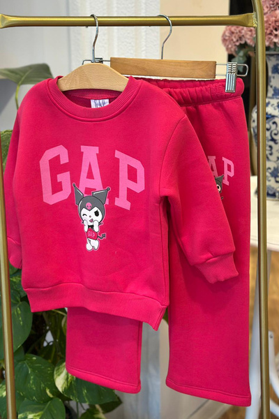 Unique Boutique طقم بدلة رياضية باللون الفوشيا من GAP