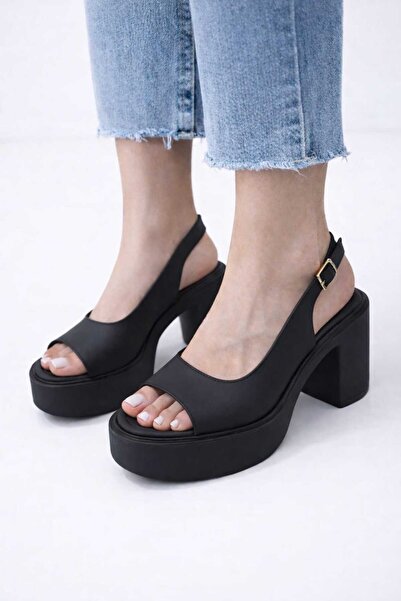 ds Dicle Stil Topuklu Sandalet Toka Detaylı