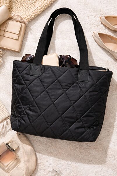 Store Kapitone paraşüt kumaş büyük boy siyah kadın omuz çantası arkasında küç...