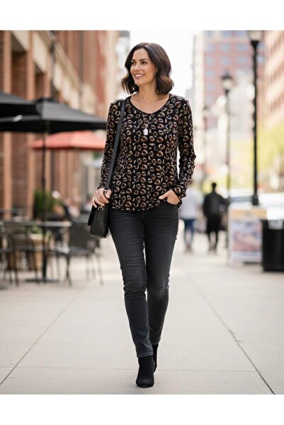 THEBEK بلوزة منقوشة من جلد الغزال المخملي من يوموش بنمط أسود على خلفية بنية /...