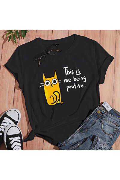 GENERAL Women's black short-sleeved t-shirt with a casual cat print.