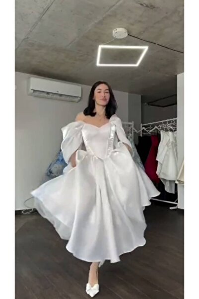 Azyaa Al-Amira White silk evening dress with wide sleeves and a corset design...