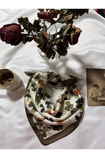 TREND DOKUNUŞ DÖRT YAPRAKLI YONCA DESENLİ FULAR