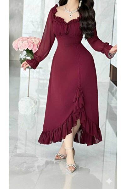 RanAfitap An elegant dress in a dark burgundy color, with a soft cut that acc...