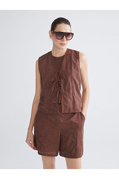 LC Waikiki Bluză Özmarka din noua colecție, cu decolteu în V și broderie cu f...