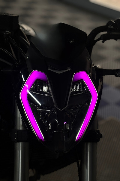 Banxtre مجموعة ملصقات تصميم المصابيح الأمامية باللون الأرجواني المتوافقة مع B...