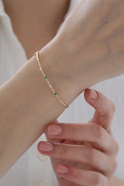 YAVUZ KUYUMCULUK 14 Ayar Altın Zümrüt Taşlı Modern Kelepçe