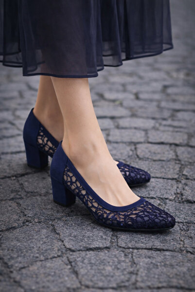 Gold Step Kadın Lacivert Dantel Detaylı Orta Topuklu Ayakkabı | Şık & Rahat G...