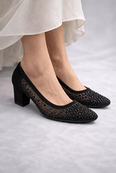 Gold Step Kadın Siyah Taşlı Orta Topuklu Ayakkabı | File Detaylı, Rahat Kalıp...