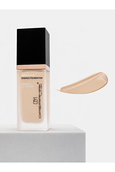 OPERAMAK Obramac foundation with a creamy texture that blends easily