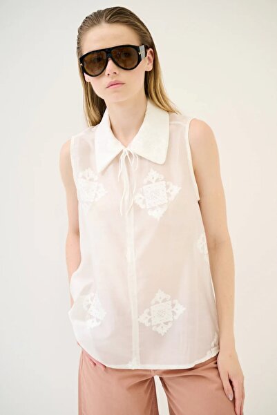 Cherryblue Women's white lyocell sleeveless shirt with embroidery