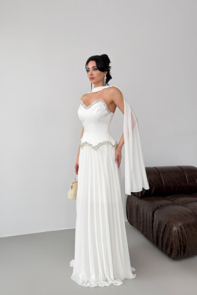 Serica Moda Beyaz Kalp Yaka Taş İşlemeli Şal Detaylı Eteği Pileli Abiye Elbise