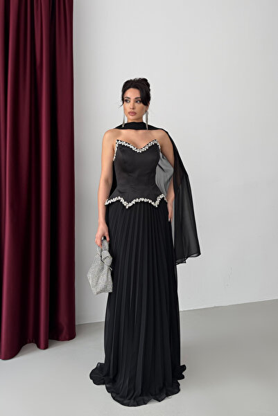 Serica Moda Siyah Kalp Yaka Taş İşlemeli Şal Detaylı Eteği Pileli Abiye Elbise