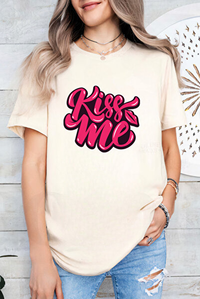Sarah's Boutique Women's T-shirt – 100% cotton – Valentine's Day "Kiss Me!"