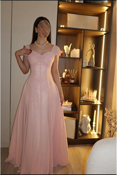 STYLENOVA A long and elegant evening dress in pink