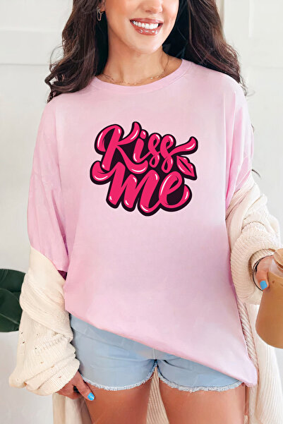 Sarah's Boutique Women's T-shirt – 100% cotton – Valentine's Day "Kiss Me!"