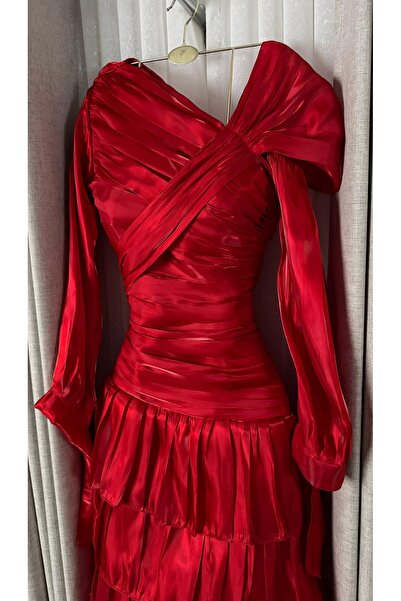 Genenic An elegant dress suitable for all occasions