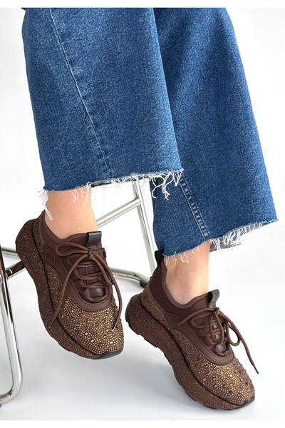 Lisinya Rimay Brown Leather Bead Embroidered Sneakers - Tygoo