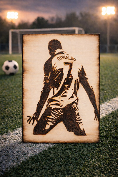 El Yapımı Ahşap Yakma Ronaldo Tablo – Futbol Temalı Duvar Dekoru (21x15 cm)
