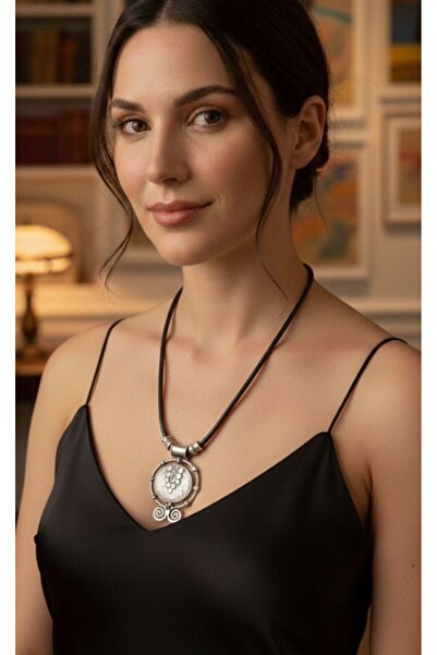 Vintage Takıhane Vintage Bohem Otantik Siyah Deri İpli Kolye Mistik Lale