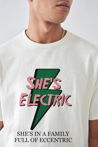 Tee&more. Unisex Oversize Oasis She's Electric Printed Premium T-Shirt