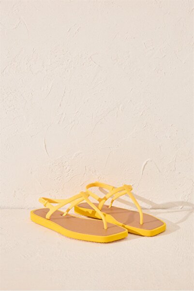 Perspective شبشب نسائي للشاطئ من وومن سيكريت باللون الأصفر ومقدمة مربعة