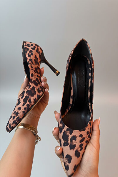 TrendyAnka Women's Stiletto Pointed Toe Gold Detailed 9 cm Heeled Casual Shoe...