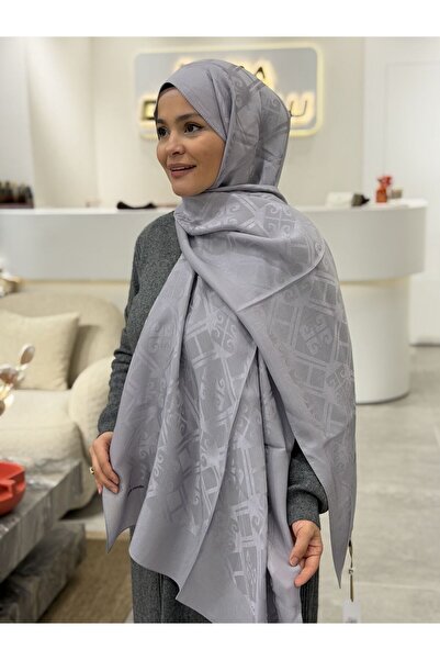 Pierre Cardin شال نايا لومينا