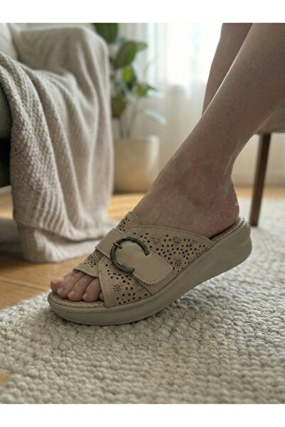 GÖKÇENİN BUTİĞİ Bej Delikli Ortopedik Ev Terliği