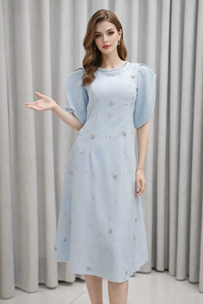 hawaa closet An elegant dress in a soft sky blue color, featuring a flowing c...
