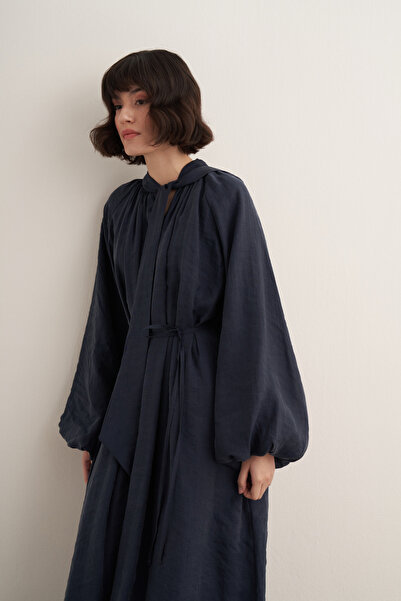 Moca Samira Fular Yaka Dökümlü Elbise Lacivert