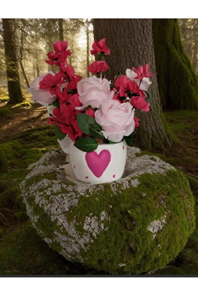 SAKSIDA A.PEMBE GÜL K.PEMBE ERİK DALI VE YEŞİLLİKLER İLE DİZAYN EDİLMİŞ SEVGİLİLER GÜNÜ HEDİYESİ