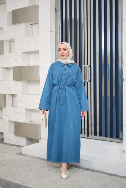 LOCCO فستان نسائي من قماش الدنيم بتفاصيل جيب واحد وياقة قميص باللون الأزرق الجليدي