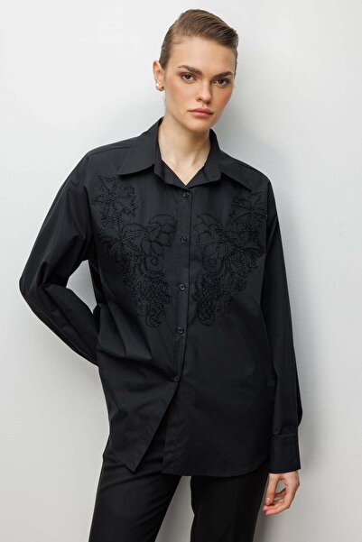 Ekol Boncuk İşlemeli Pamuk Gömlek