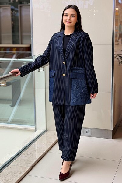 Ghisa Double-Breasted Collar, Wrinkled Fabric, Garnished Striped Jacket and T...