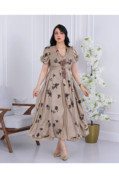 JAQUEEN Beige floral evening dress with a soft, feminine design