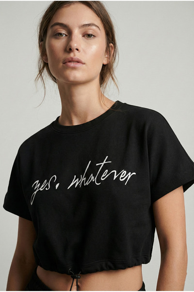 NEW JOURNAL Women's Black Elastic Waist and Printed Crop T-Shirt Nj82