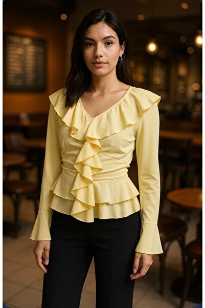 Divin store Elegant blouse with ruffles
