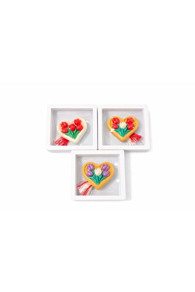 OEM Martisoare handmade din sapun parfumat in cutie vitrina alba, 3 buc pe set cu diverse culori.