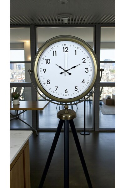 TakÇalıştır ساعة كلاسيكية بقاعدة ثلاثية القوائم